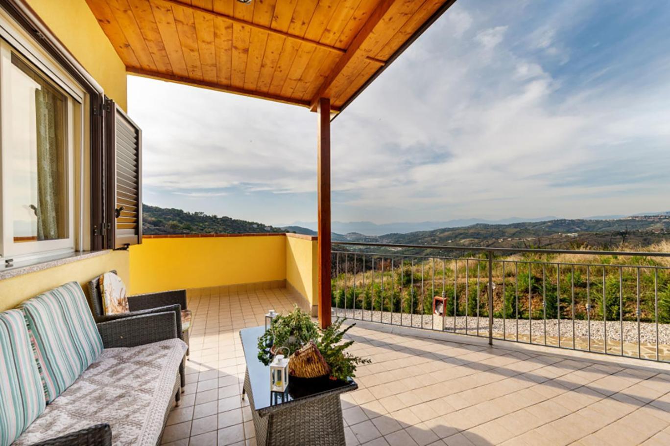 Casa Vacanza Villa Aurora Laureana Cilento Exterior photo